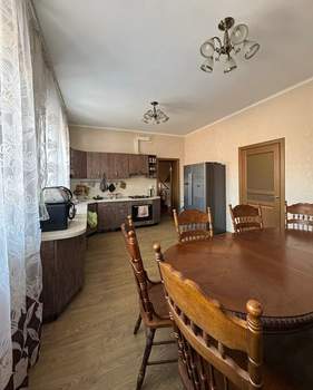 Дом 220м², 3-этажный, участок 10 сот.