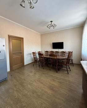 Дом 220м², 3-этажный, участок 10 сот.