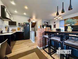 Дом 100м², 100-этажный, участок 8 сот.