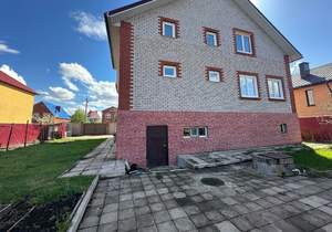 Дом 220м², 3-этажный, участок 10 сот.
