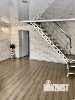 Дом 233м², 2-этажный, участок 5 сот.