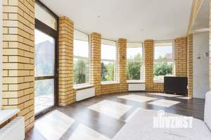 Дом 360м², 3-этажный, участок 15 сот.