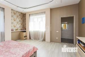 Дом 360м², 3-этажный, участок 15 сот.