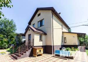 Дом 350м², 3-этажный, участок 8 сот.