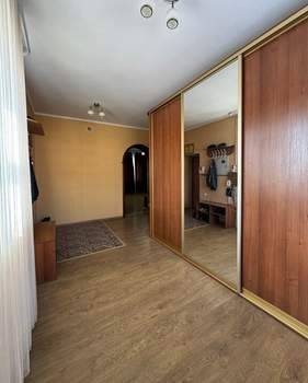 Дом 220м², 3-этажный, участок 10 сот.