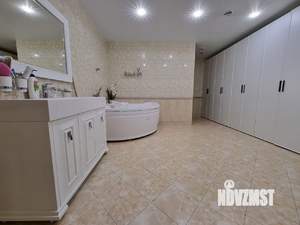 Коттедж 760м², 3-этажный, участок 25 сот.