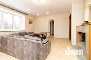 Коттедж 326м², 3-этажный, участок 15 сот.