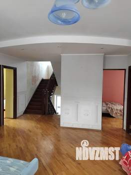 Дом 299м&sup2;, 3-этажный, посуточно, 