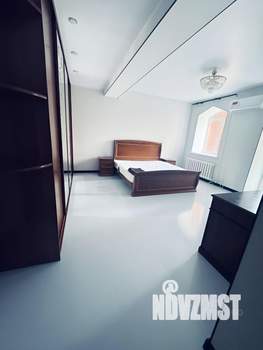 Коттедж 350м&sup2;, 5-этажный, на длительный срок, 