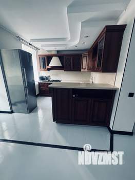 Коттедж 350м&sup2;, 5-этажный, на длительный срок, 