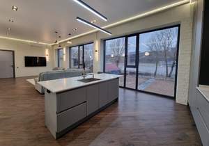 Дом 350м², 2-этажный, участок 30 сот.  