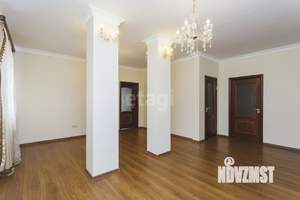 Дом 270м², 2-этажный, участок 6 сот.  