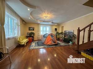 Дом 208м², 3-этажный, участок 6 сот.  