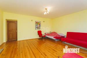 Дом 281м², 3-этажный, участок 15 сот.  