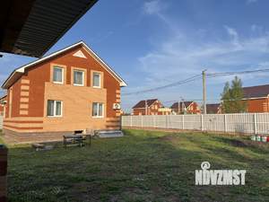 Коттедж 140м², 2-этажный, участок 10 сот.  