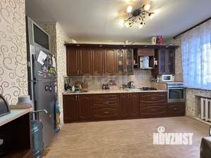 Дом 208м², 3-этажный, участок 6 сот.  