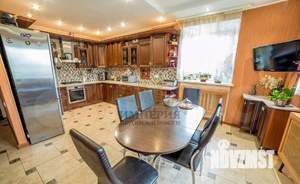 Дом 389м², 3-этажный, участок 12 сот.  