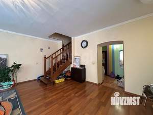 Дом 208м², 3-этажный, участок 6 сот.  