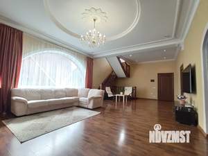 Коттедж 350м², 3-этажный, участок 10 сот.  