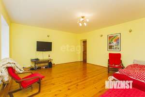 Дом 281м², 3-этажный, участок 15 сот.  