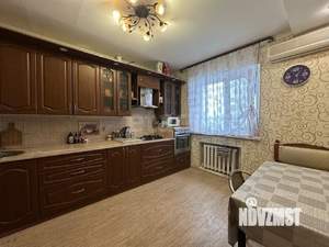 Дом 208м², 3-этажный, участок 6 сот.  