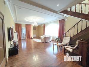 Коттедж 350м², 3-этажный, участок 10 сот.  