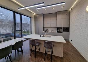 Дом 350м², 2-этажный, участок 30 сот.  