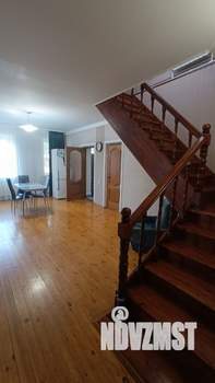 Дом 220м², 2-этажный, участок 10 сот.  