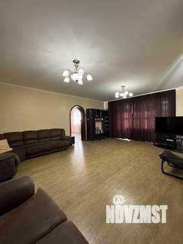 Дом 220м², 3-этажный, участок 10 сот.  