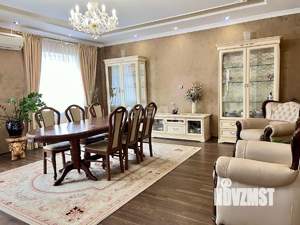 Дом 290м&sup2;, 3-этажный, участок 6 сот.  