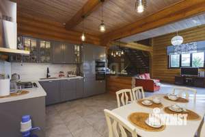 Дом 188м&sup2;, 2-этажный, участок 8 сот.  