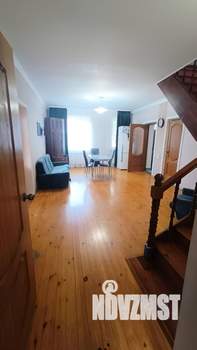 Дом 220м², 2-этажный, участок 10 сот.  