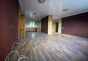 Дом 670м&sup2;, 3-этажный, участок 12 сот.  