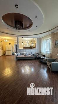 Дом 237м², 3-этажный, участок 13 сот.  