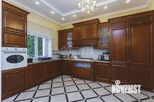 Дом 255м², 2-этажный, участок 10 сот.  
