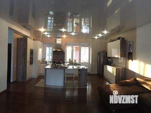 Коттедж 220м², 2-этажный, участок 7 сот.  