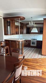 Дом 190м², 3-этажный, участок 0 сот.  