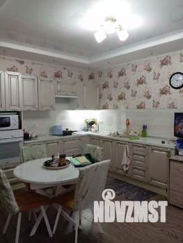 Дом 80м&sup2;, 2-этажный, участок 9 сот.  