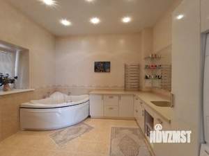 Коттедж 350м², 3-этажный, участок 10 сот.  