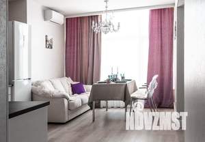 Студия квартира, посуточно, 38м2, 3/12 этаж