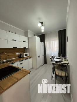 1-к квартира, посуточно, 40м2, 7/25 этаж