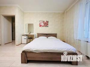 1-к квартира, посуточно, 38м2, 18/18 этаж
