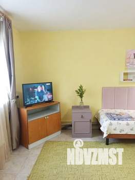 Студия квартира, посуточно, 38м2, 1/3 этаж