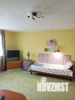 Студия квартира, посуточно, 38м2, 1/3 этаж