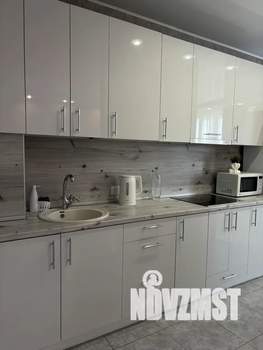 Студия квартира, посуточно, 42м2, 18/25 этаж