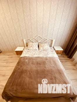 1-к квартира, посуточно, 42м2, 8/25 этаж