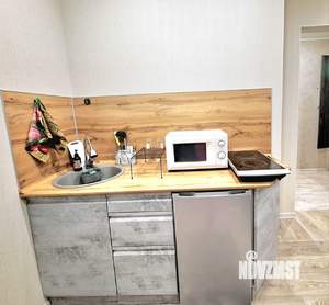 Студия квартира, посуточно, 35м2, 1/9 этаж