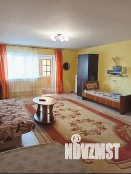 Студия квартира, посуточно, 38м2, 1/3 этаж