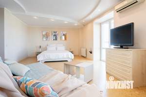 Студия квартира, посуточно, 46м2, 12/18 этаж