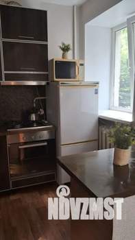 Студия квартира, посуточно, 40м2, 2/5 этаж